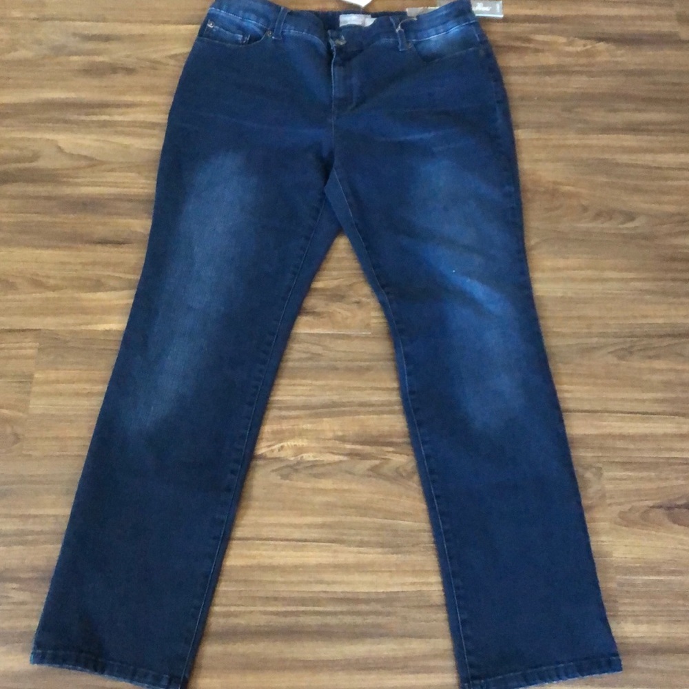 Chico’s secretly slimming Slim leg sz 2 short NWT